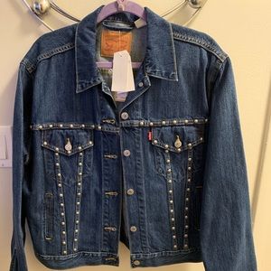 NWT. Levi Studded Denim Trucker Jacket